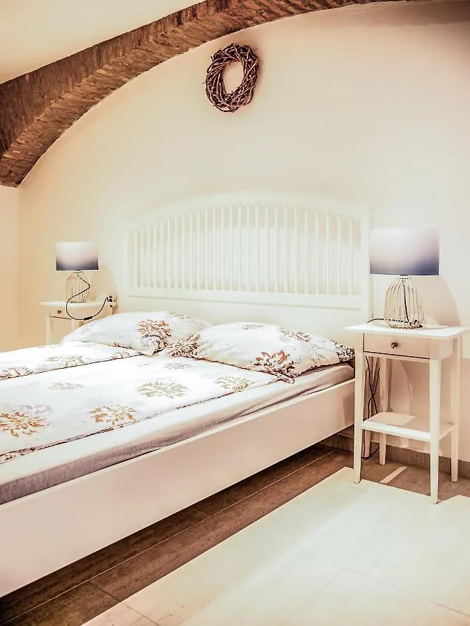 Wohnen Im Herzen Von Wien Budget Apartment  Vienna