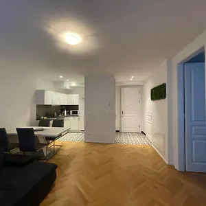 Apartamento 1st La Opera Suites, Viena